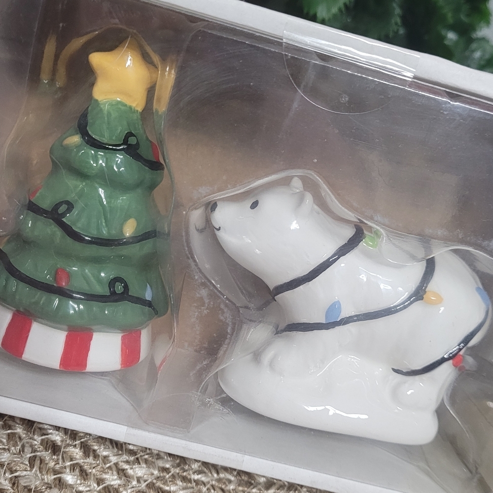Holiday Tree and Bear Shaker Set